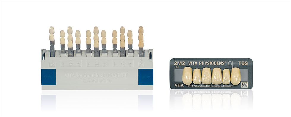 1998 : Lancement du VITA SYSTEM 3D-MASTER. Pour la première fois, il est possible de définir et de reproduire les couleurs dentaires d’une manière systématique.
